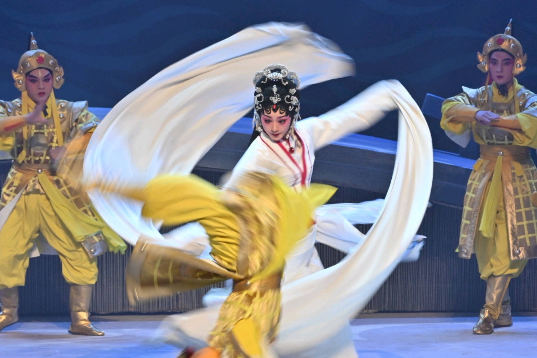粤剧《白蛇传·情》《谯国夫人》演出圆满成功_广东_电影_唯美