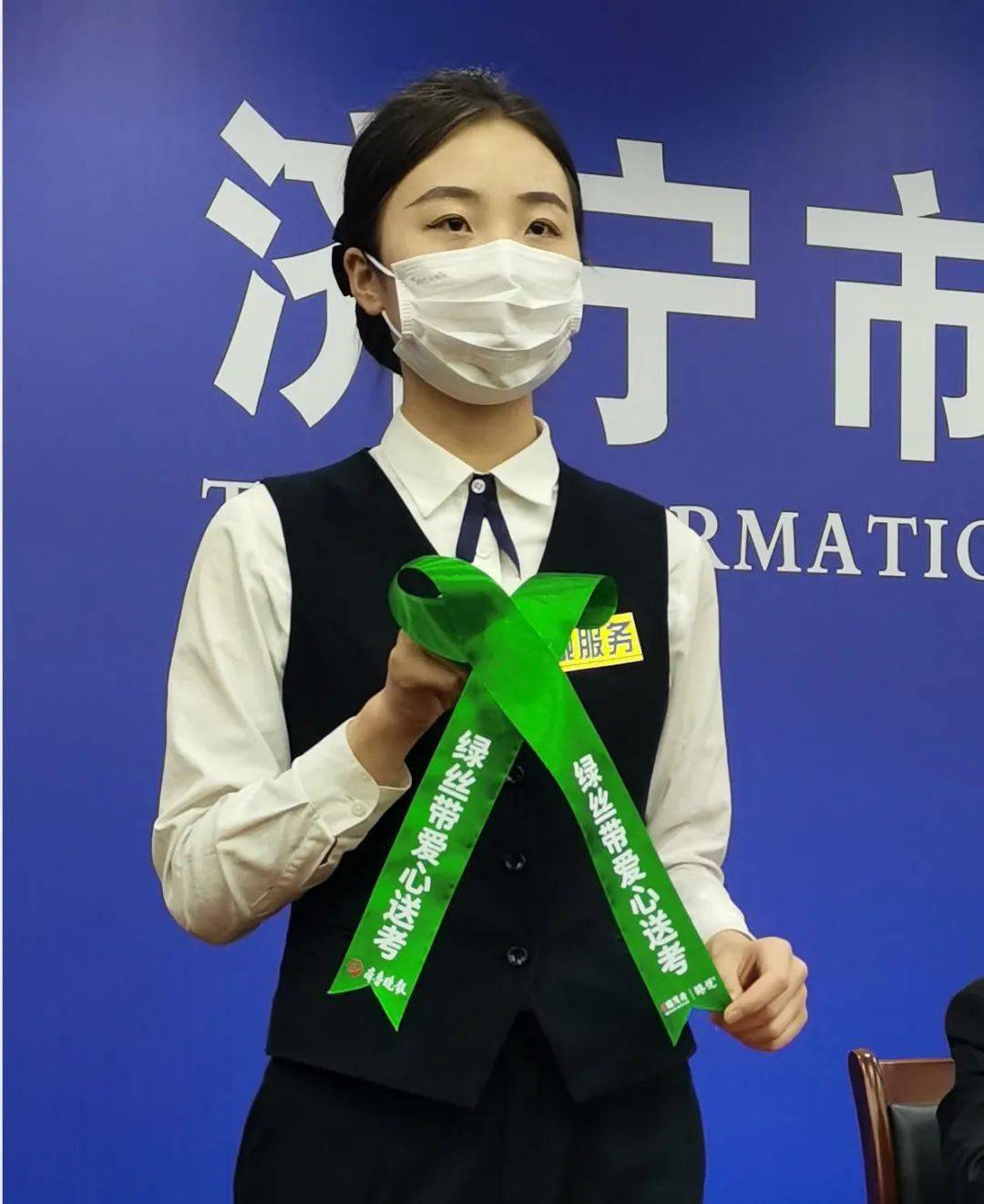 "绿丝带"爱心送考护考不仅是关爱高考学子的志愿服务活动,也是关心