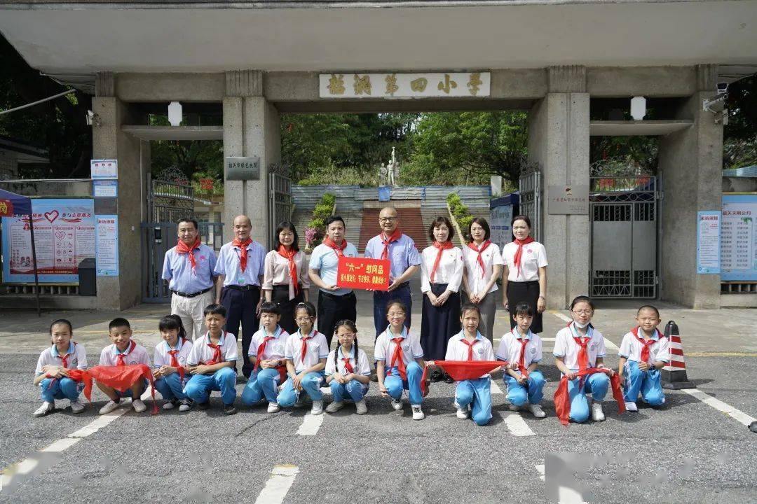 韶钢四小韶钢一中韶钢实验学校东区幼儿园随后,慰问组来到困难员工