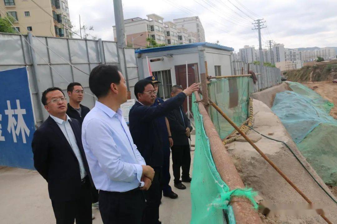 区委副书记刘小丰带队检查节前安全生产和防汛减灾工作