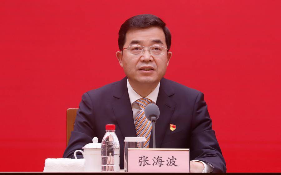 省委常委,秘书长,省委新闻发言人张海波说,党代会报告提出了今后五年