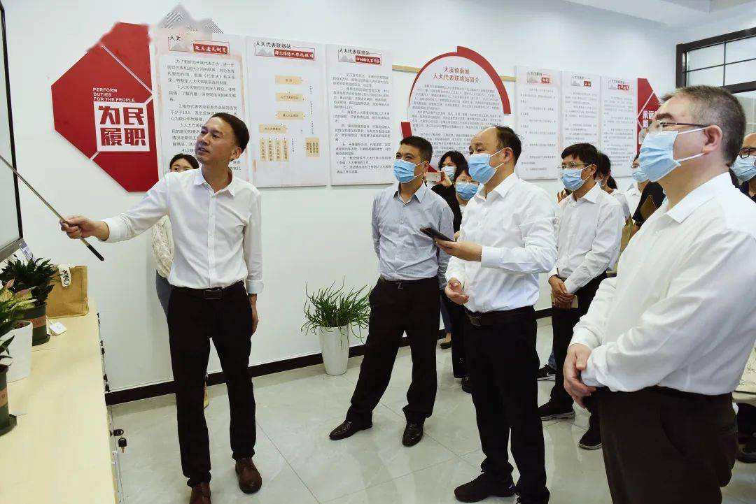 6月1日,天台县人大常委会主任朱良其带队来我市调研