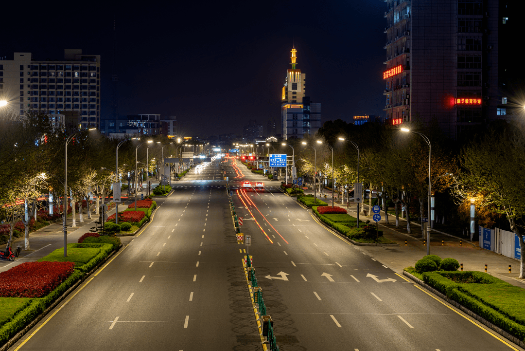 改造后照明夜景图单灯智能控制建设搭建智慧监测"神经网"为提高管养