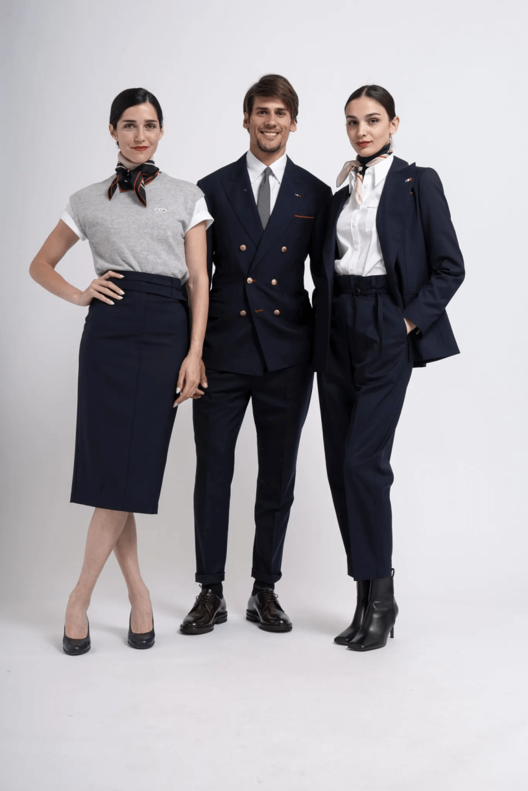 brunello cucinelli 为意大利国家航空公司 ita设计新制服_品牌_围巾