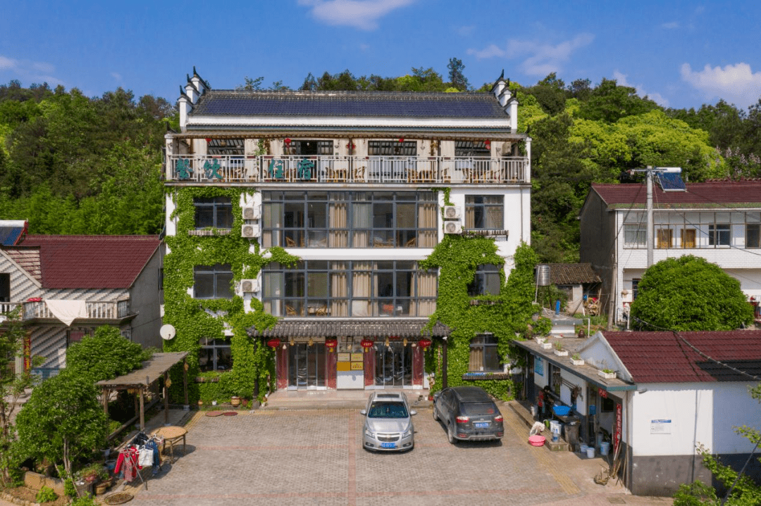 悠谷森林山庄又名碧山,诗仙李白曾游居于烟墩小格里,碧山一带,留下名