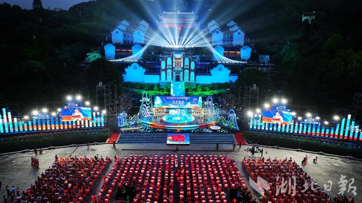 的2022屈原故里端午文化节开幕式暨屈原故里端午祭在宜昌市秭归县举行