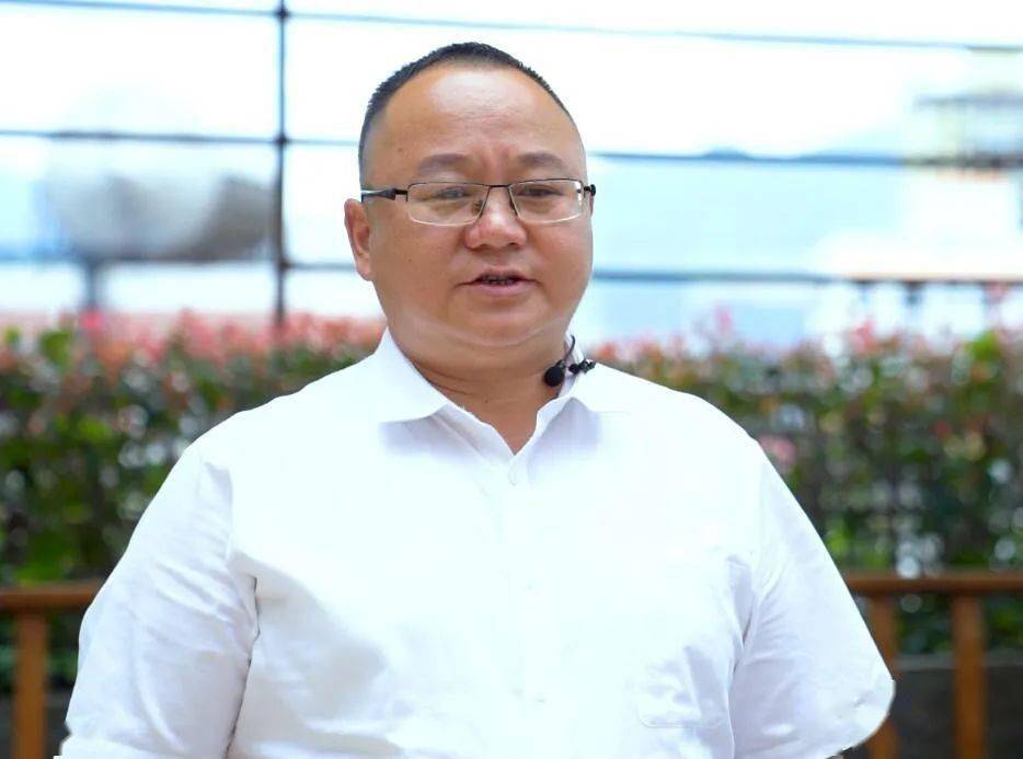 贵州省盘州农林开发投资有限责任公司副总经理 许峰 说:"软籽石榴编制