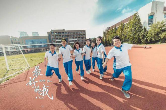 就像一句书评写道:"我们的青春都与振华有关",从人物和细节中捕捉自己