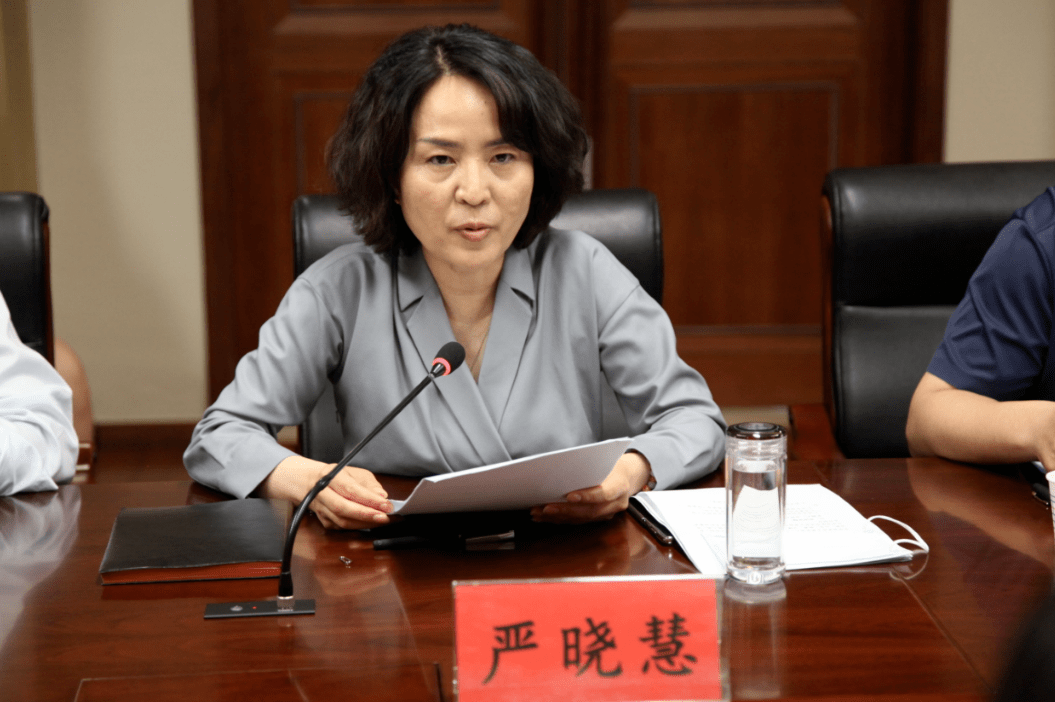 了调研督查汇报会,会议由副秘书长曹渊博主持,副市长严晓慧汇报了我市