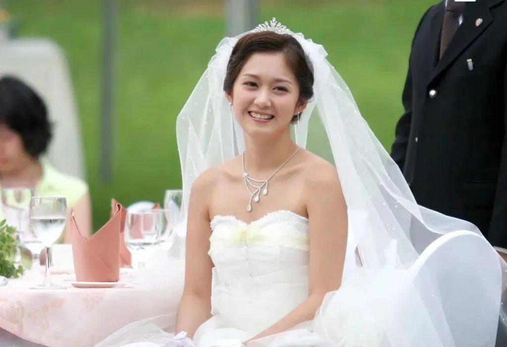 今天,她官宣结婚,却被全网骂滚出娱乐圈_张娜拉_中国_中韩
