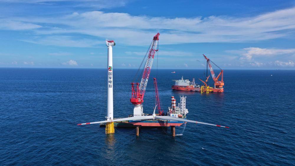 国家电投神泉二海上风电项目完成首台风机吊装