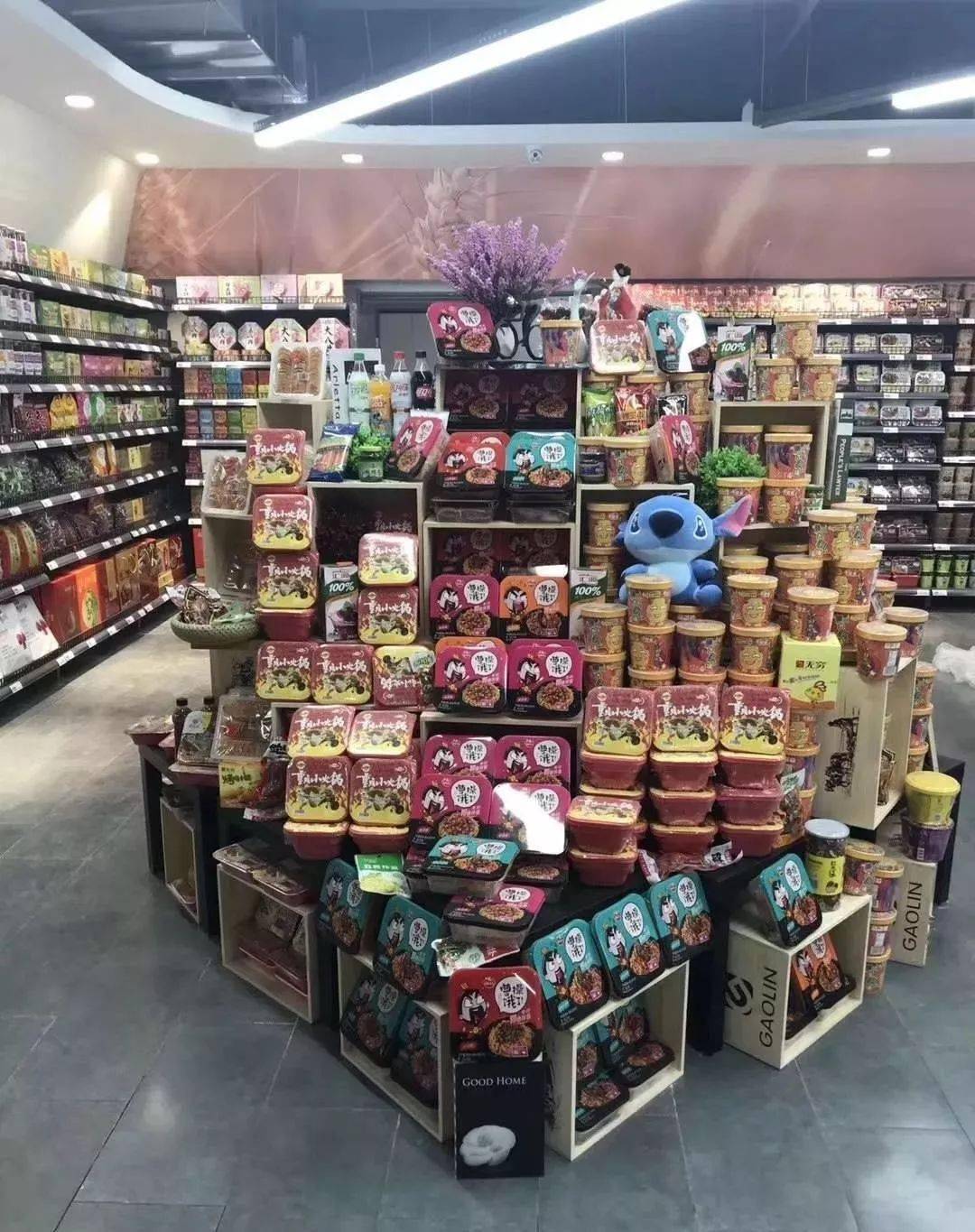 超市需要做一些生动化陈列当做锦上添花,如图