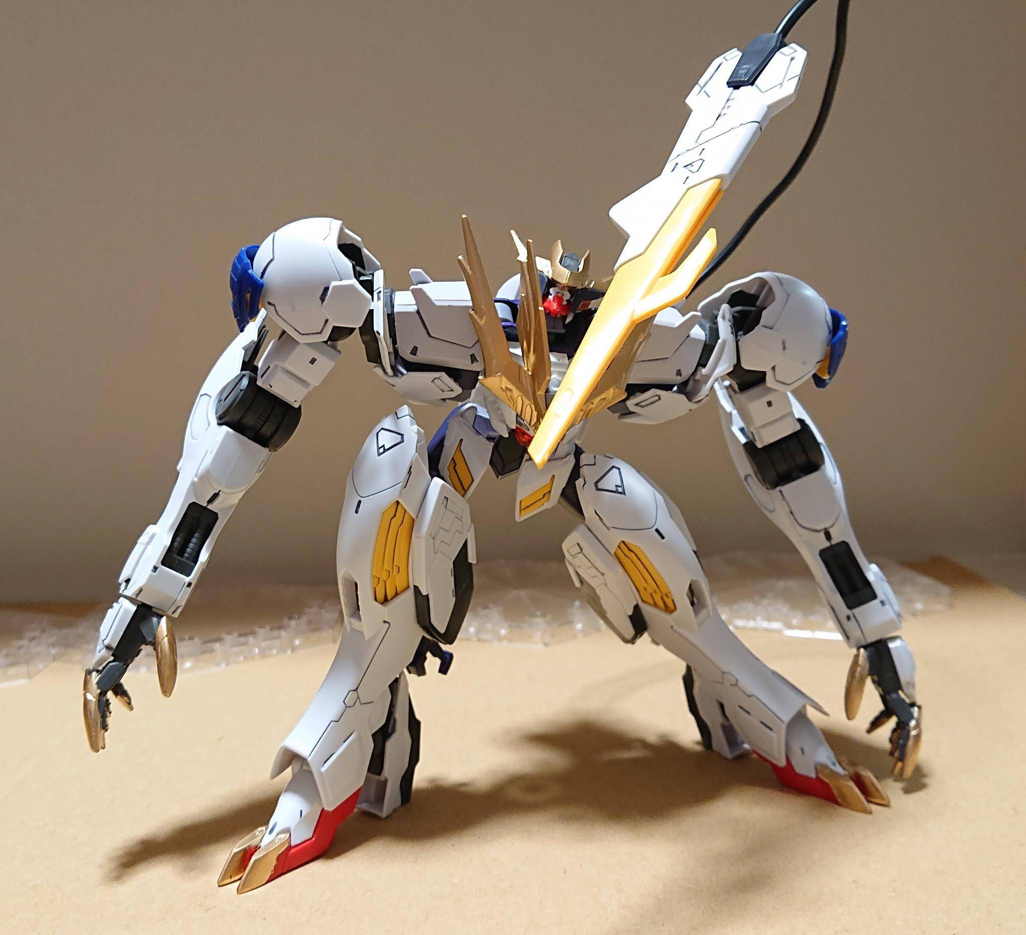 二头身巴巴托斯狼王高达模型