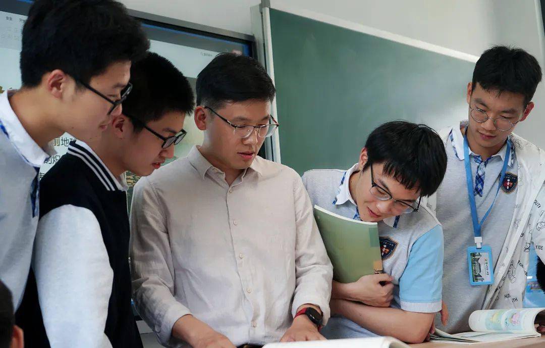 我是班主任丨常州市第一中学 朱橙:从巴多胺到内啡肽_教育_班级_心灵