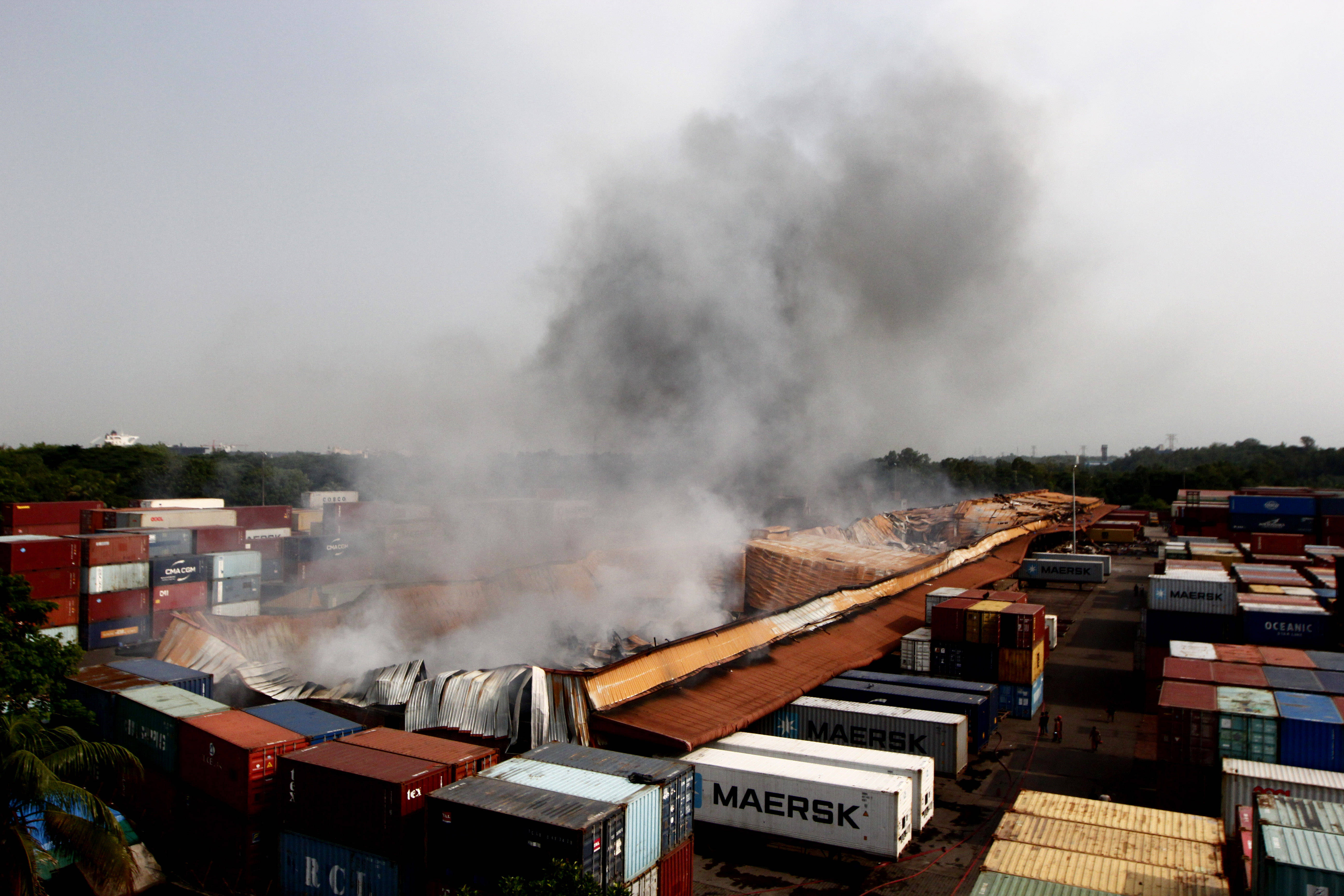 孟加拉国集装箱堆场火灾致至少14人死亡
