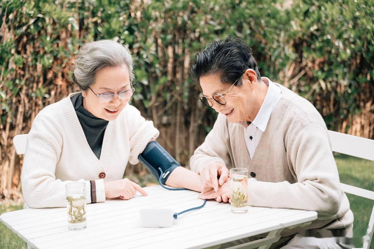 建议中老年人早餐少吃稀饭和包子多吃这4样低脂营养又饱腹