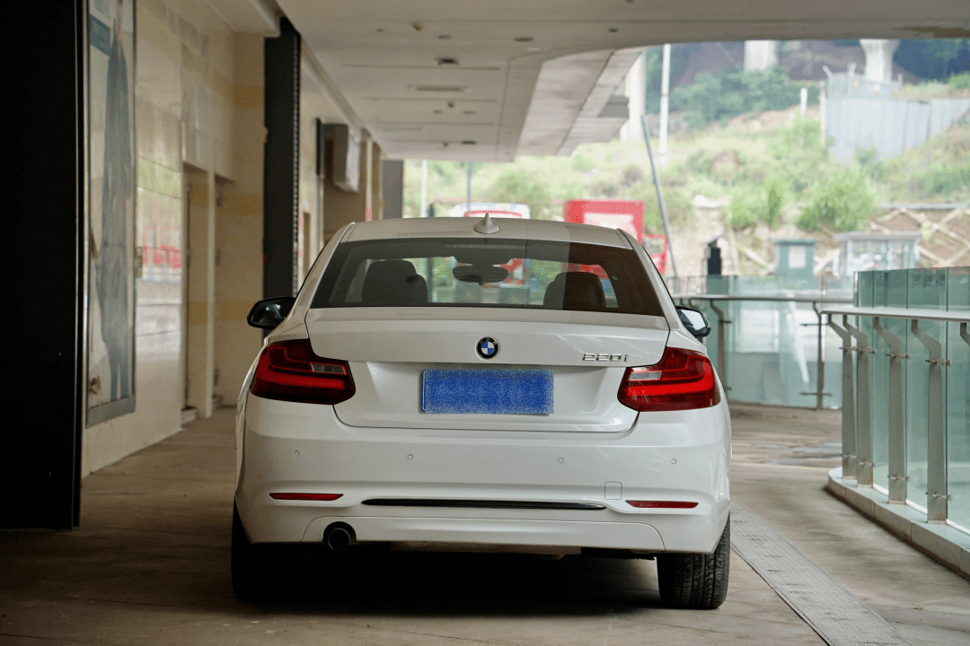 孟话在这台宝马220i上我看到了e46的影子