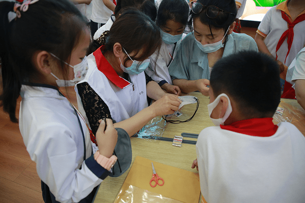 高郵市中醫醫院走進秦郵實驗小學開展校園中醫藥文化主題日活動