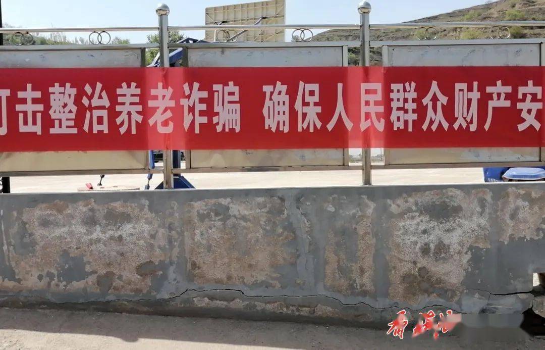 据悉,此次活动赵墩乡共悬挂横幅26条,发放宣传彩页2600份,走村入户防