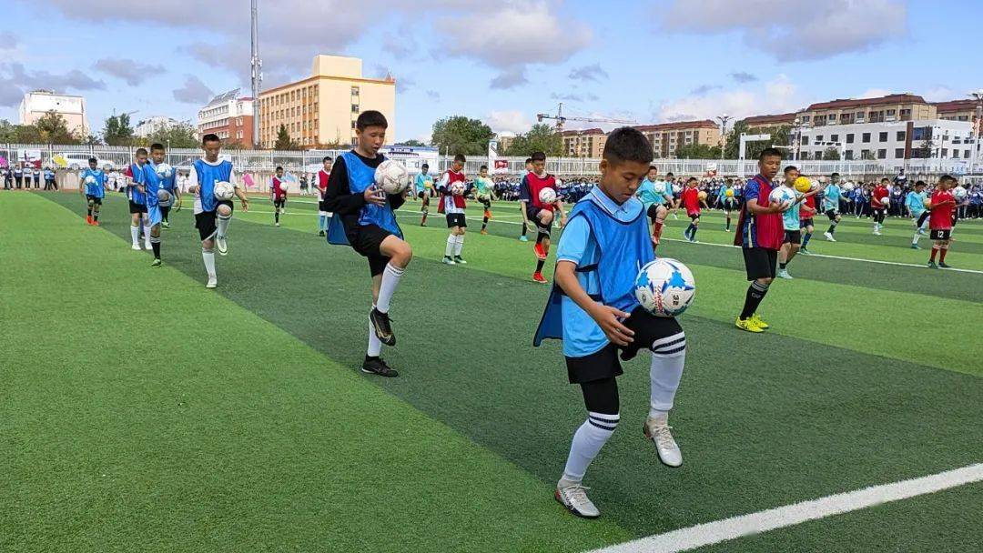 富蕴县第一中学举行田径运动会开幕仪式暨首届田径运动会