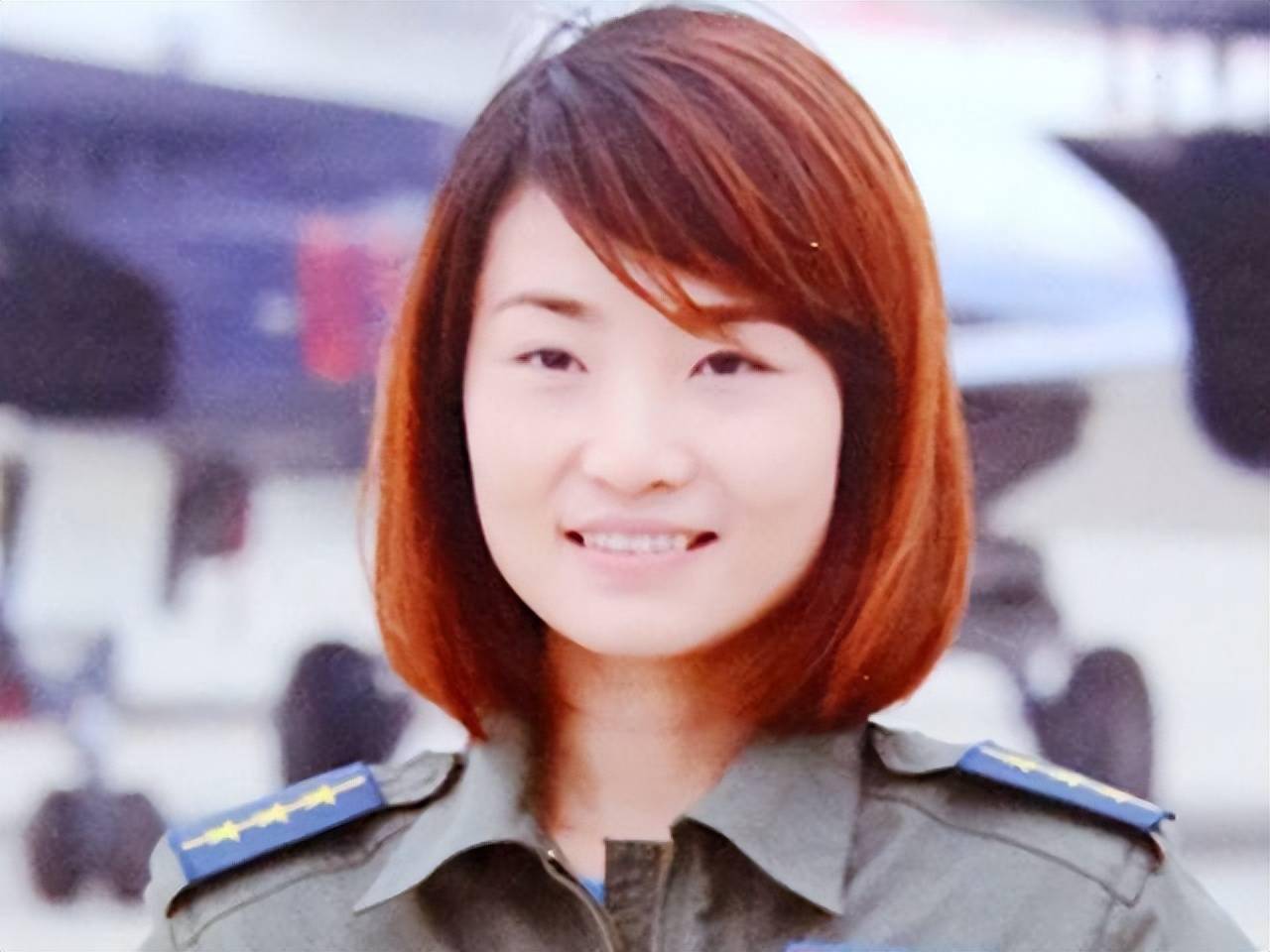 30岁牺牲的烈士余旭，全国首批战斗机女飞行员，首位歼10女飞行员 - 知乎
