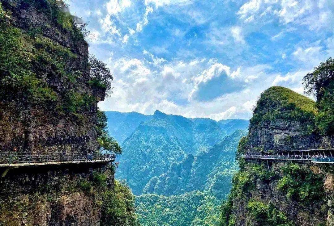 金秀岭祖大峡61巴勒山丰鱼岩汽车纯玩2天