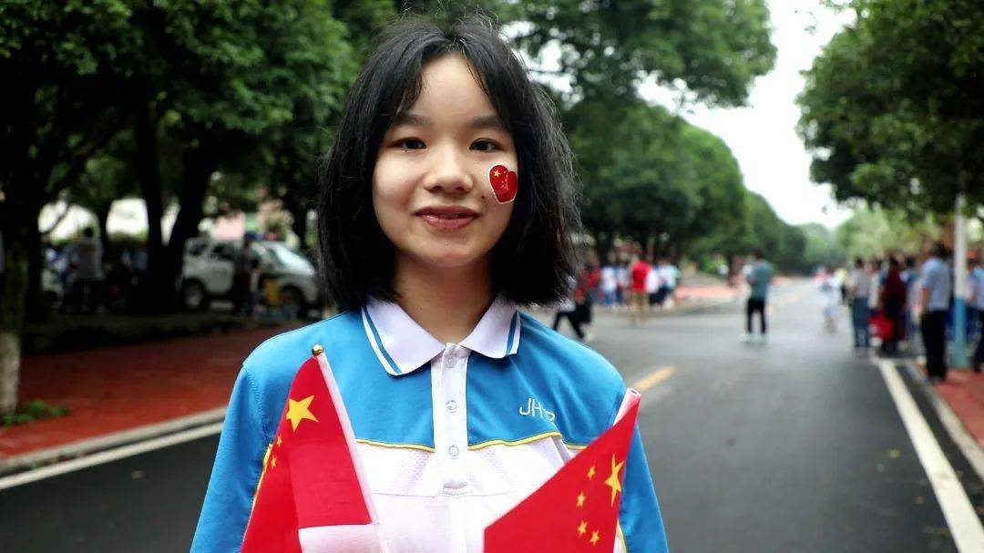 县消防救援大队在江华一中,江华二中考点执勤