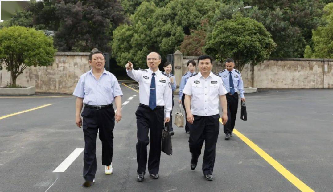 涂晓华政委到平坝监狱调研指导工作