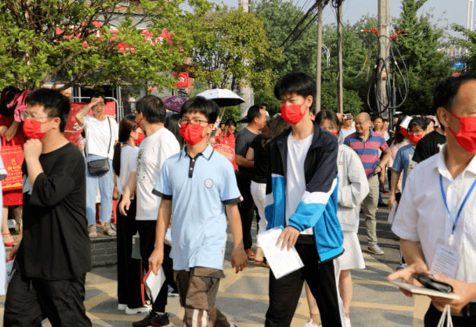 今年高考我县共设立通山一中,实验高中两个考点,116个考场和6个备用