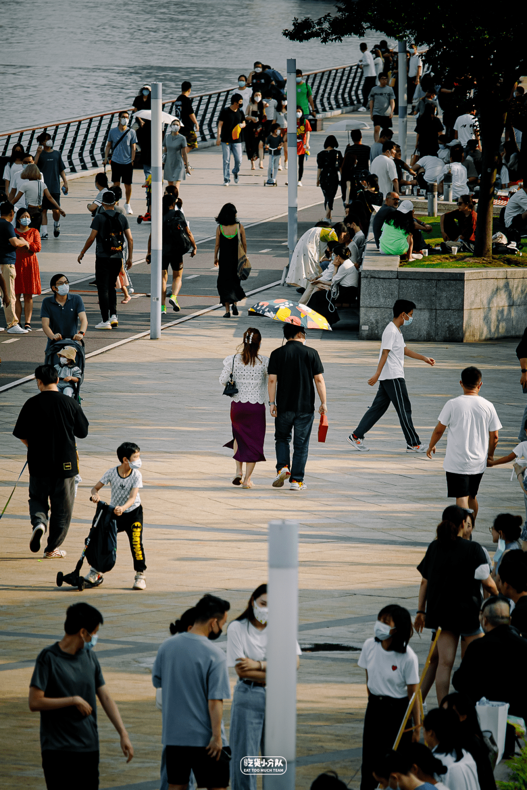 上海人在徐汇滨江报复性野餐