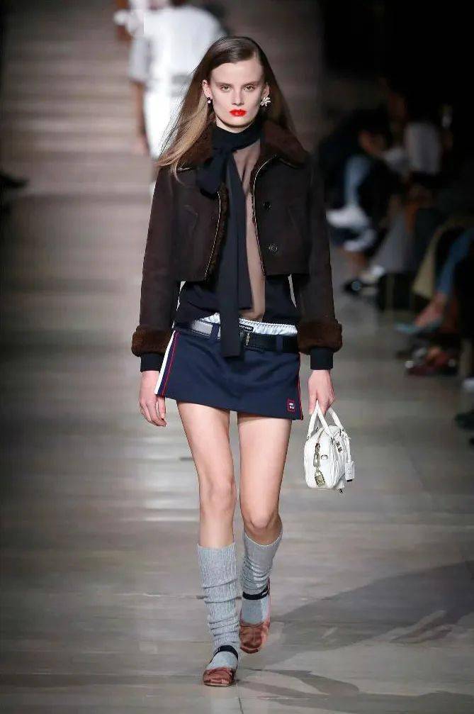 miumiu缪缪2022秋冬时装发布秀