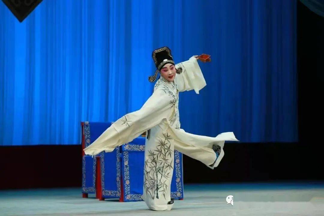 张俊玲在唐山第四幼儿园建立"评剧传承基地"之后,又创办了"唐山艺星