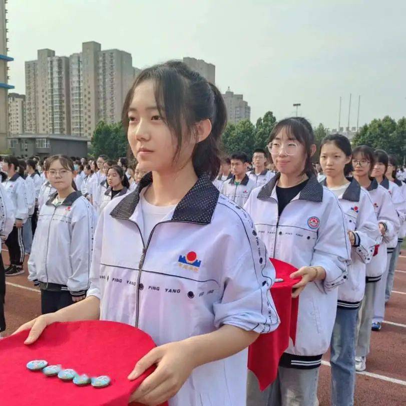 感恩母校筑梦远航我校举行2022届高中毕业典礼