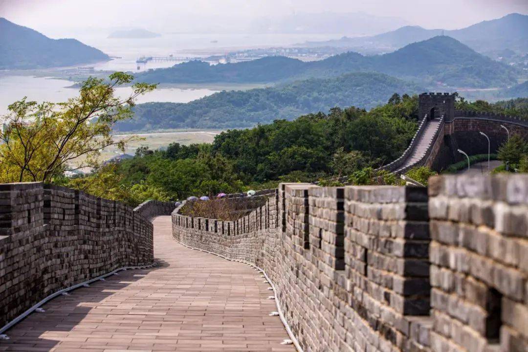 邬宏尉/摄最震撼的海上长城/黄贤森林公园/地址:宁波奉化溪口镇溪谮