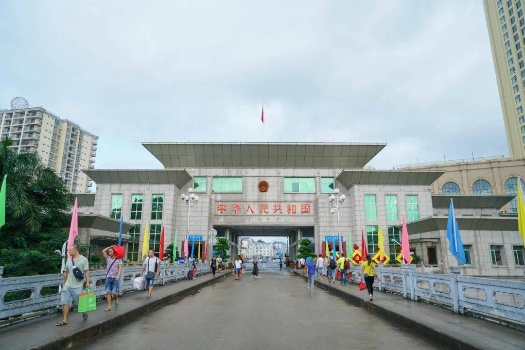 这里有世界三大红树林之一的:北仑河口红树林,还藏有了中国唯一的海洋
