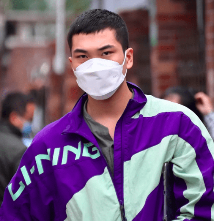 高二辍学男生边送外卖边复习高考我想考上北师大想成为一名教师