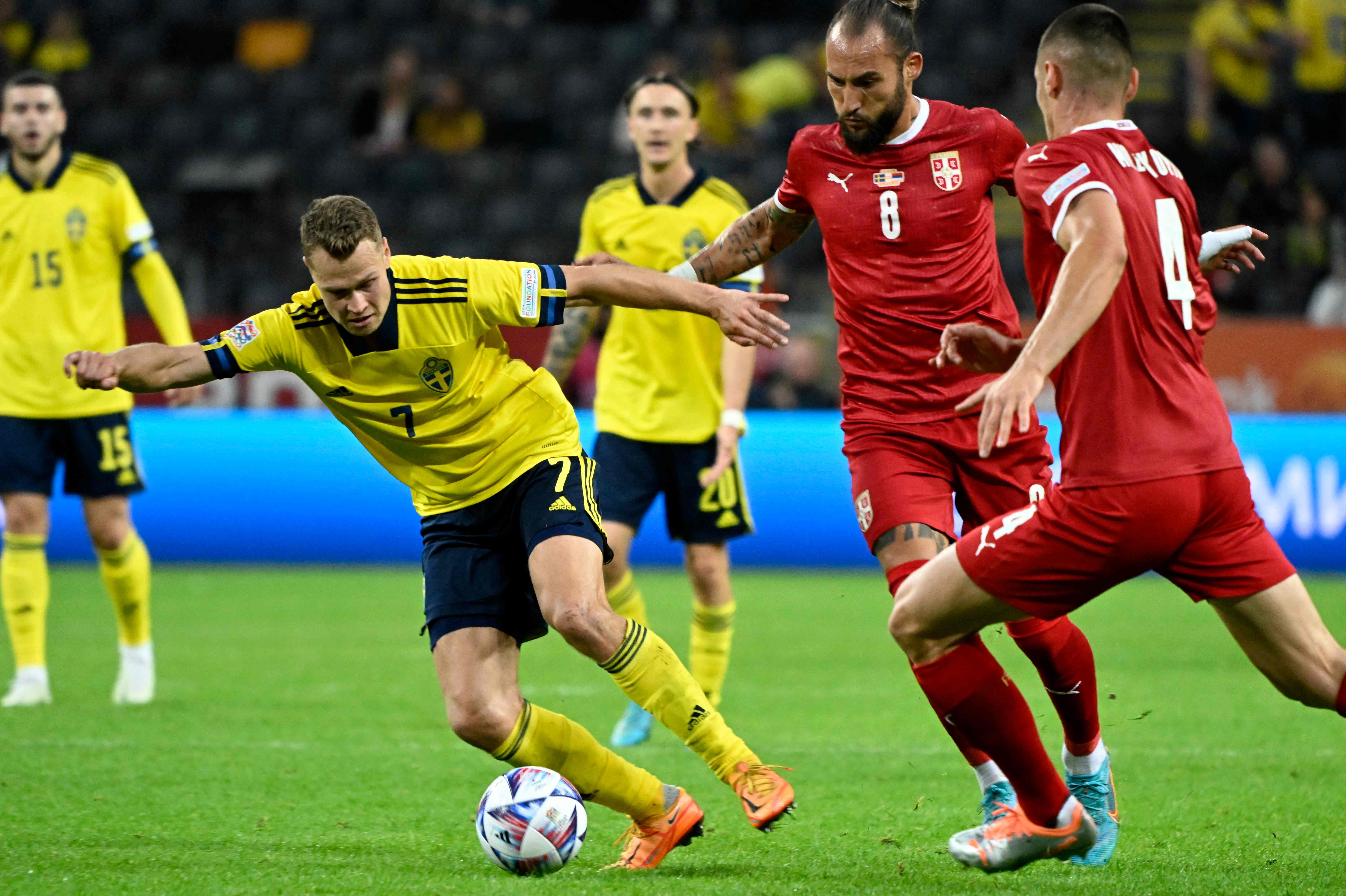 当日,在瑞典索尔纳进行的欧洲国家足球联赛b级小组赛中,塞尔维亚队