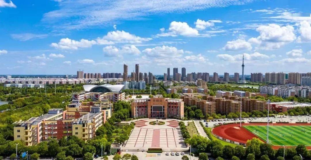 楚风拾英文正实验学校青春在路上心怀感恩扬帆即远航
