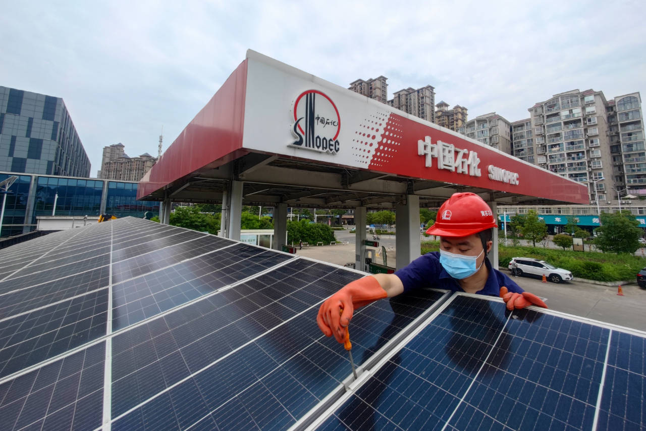 公司将投入60多万元对圆门,铜都,保书,城北,港湖五座加油站实施光伏