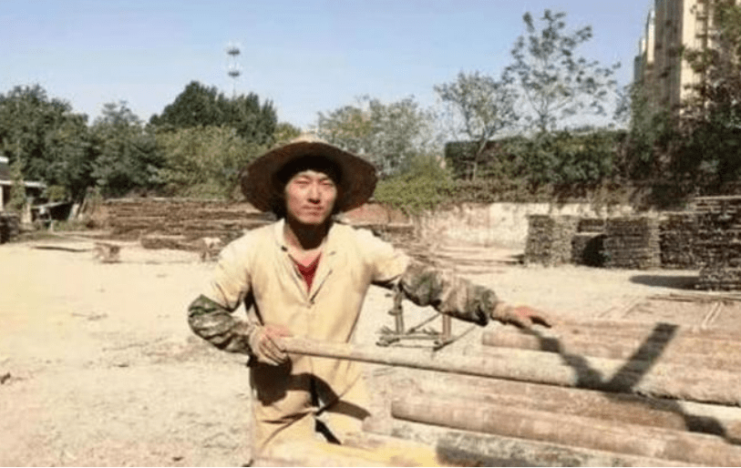 原创2019年寒门学子林万东713分上清华录取书到时正在工地搬砖