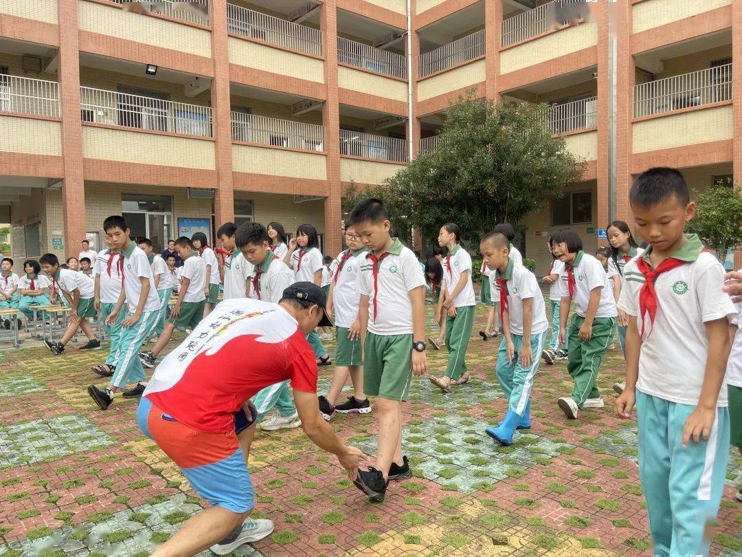 潮南区健康成长你我同乐志愿服务专项活动走进陈店镇三合小学