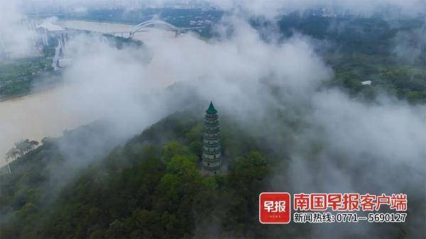 南宁市区雨后云雾缭绕，美如仙境