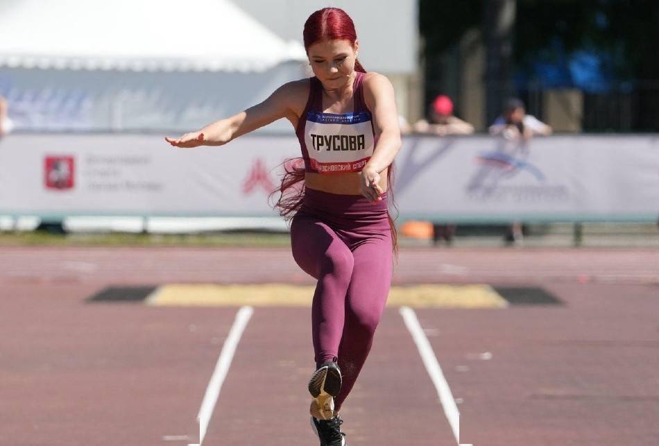 失望花滑女神特鲁索娃身材发福跨界跳远首秀失败完全不达标