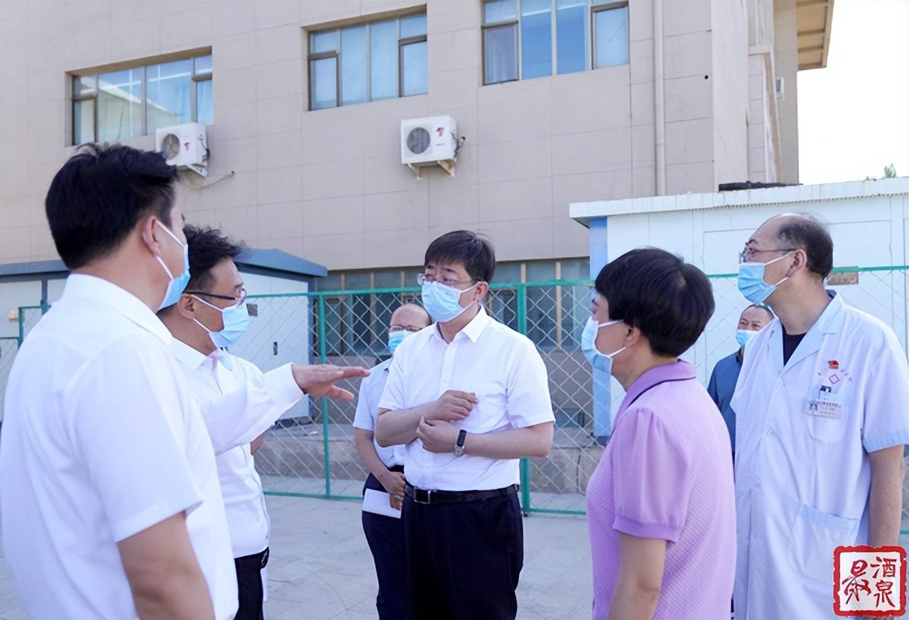 酒泉市委常委,市委秘书长张毅,副市长靳巧荣一同调研.