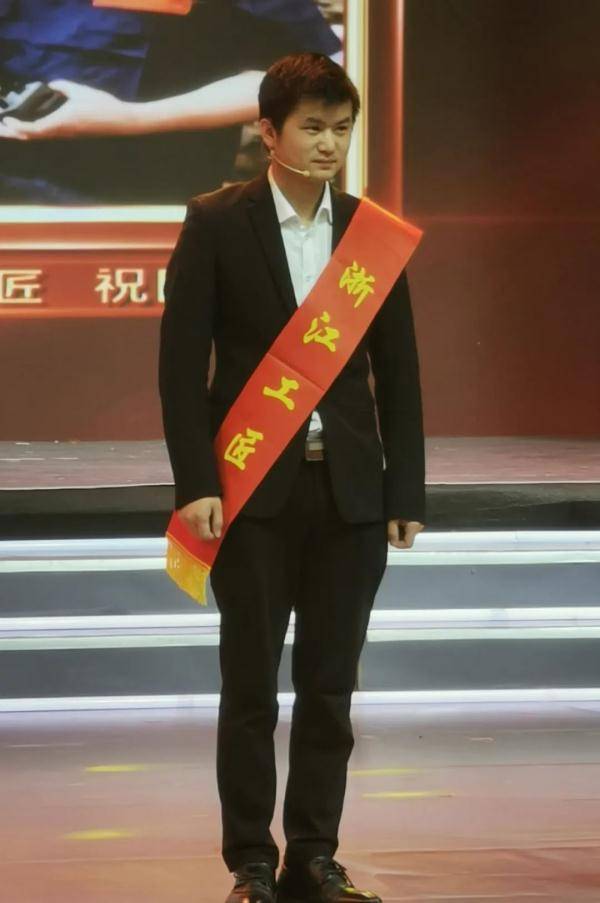 杨杰是谁这个90后没参加过高考却被写进高考试卷里