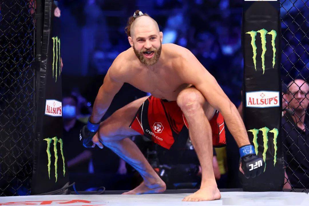 本能",却让他形成了一套自己特有的"技术体系",而曾经的沃尔坎,雷耶斯