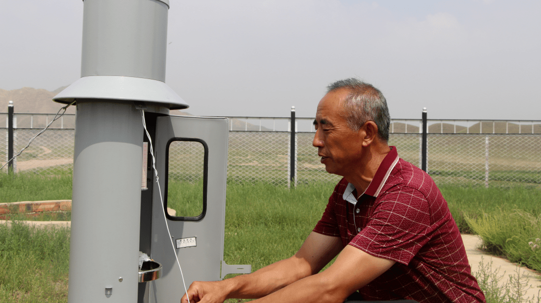 榜样在身边王文亮36年敬业无悔危难时刻本色担当