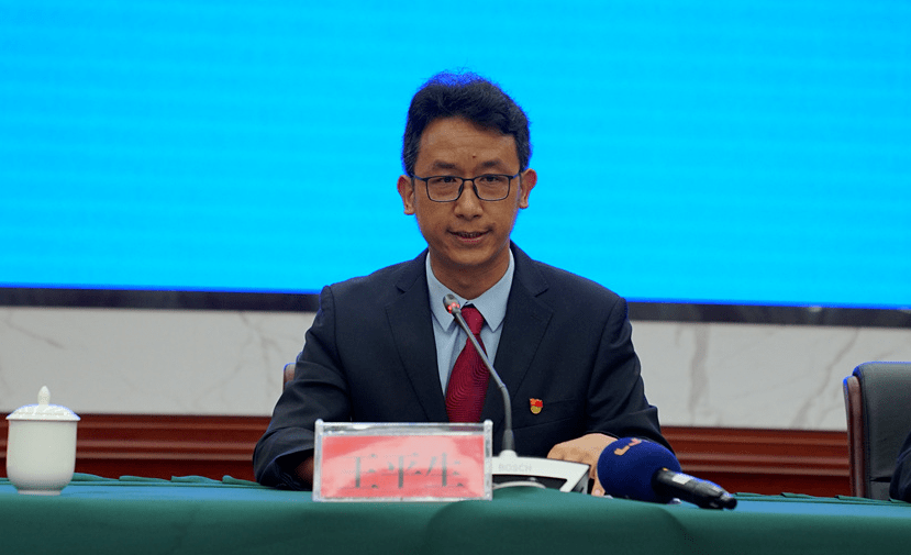 发布会上,市司法局党委书记,局长王平生就丽江市优化法治环境工作开展