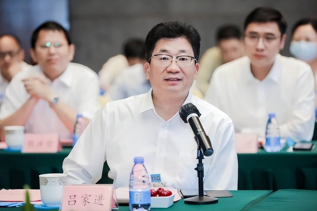 兴业银行董事长吕家进率队调研天安云谷