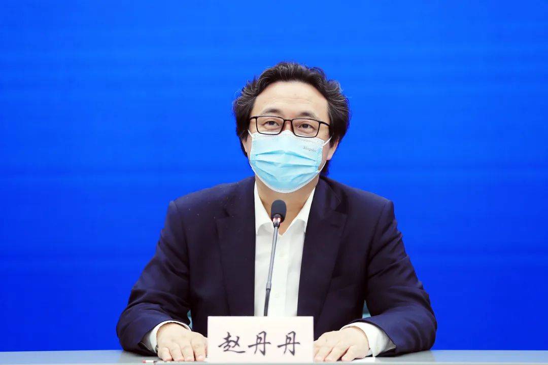 感染者:男,29岁,居住于宝山区顾村镇陆翔路678弄,被诊断为无症状感染